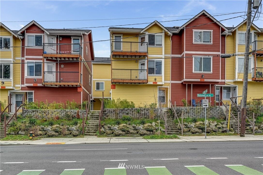 Property Photo: 5790 Roosevelt Way NE WA 98105
