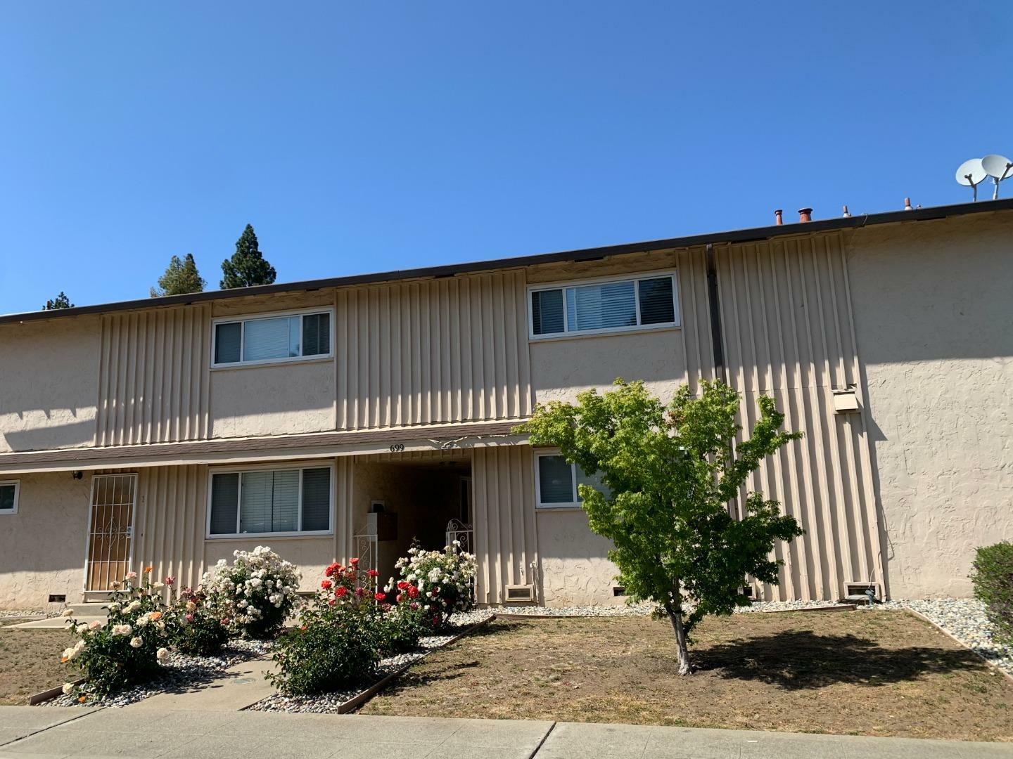 Property Photo:  699 Grand Coulee Avenue 4  CA 94087 
