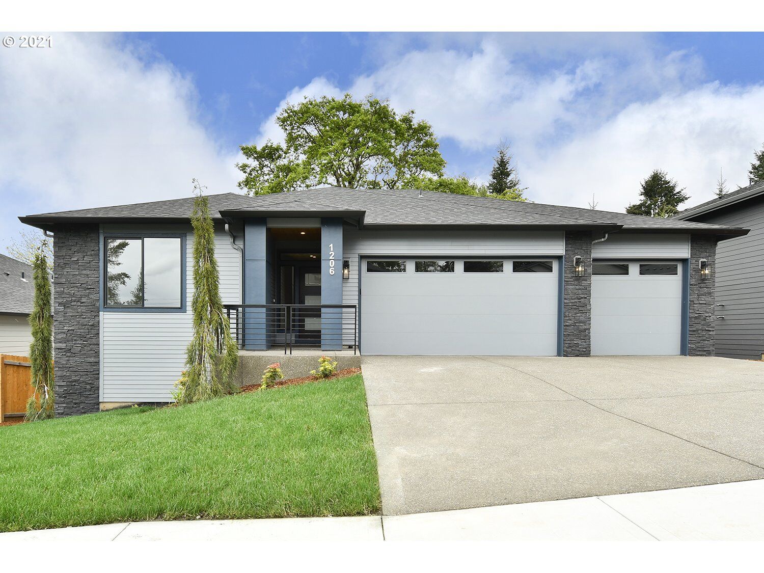 Property Photo: 1206 W Avocet Pl WA 98629