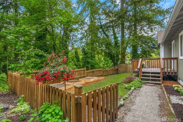 Property Photo: 10111 SW 116th St WA 98070