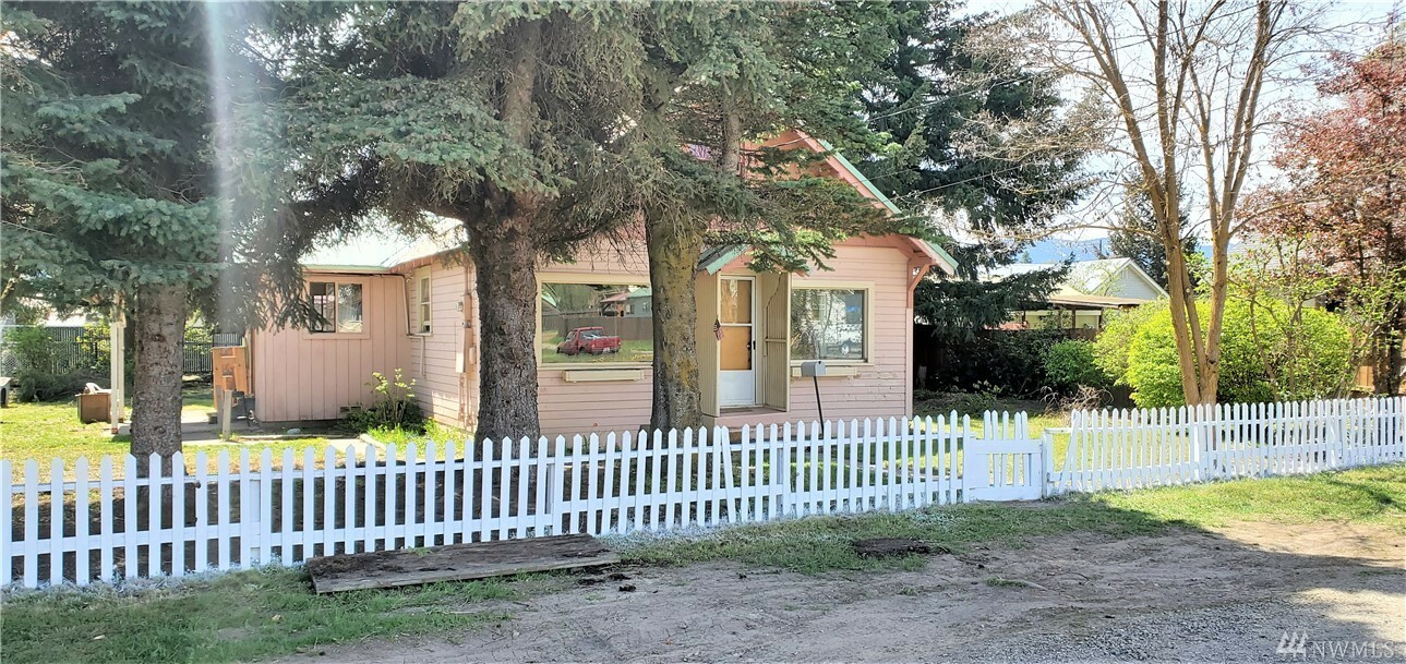 Property Photo:  704 E Second  WA 98922 