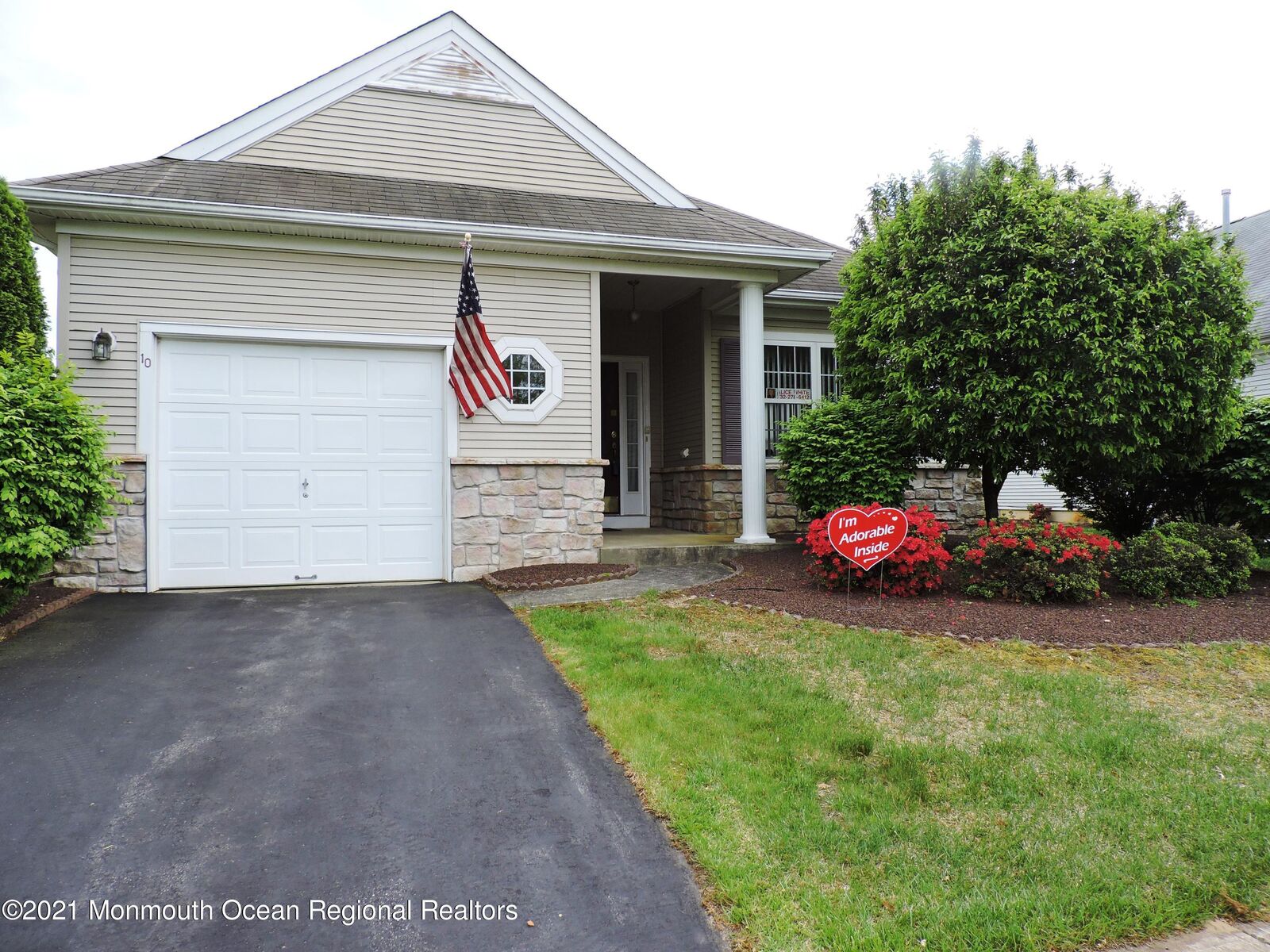 Property Photo:  10 Florence Drive  NJ 08759 