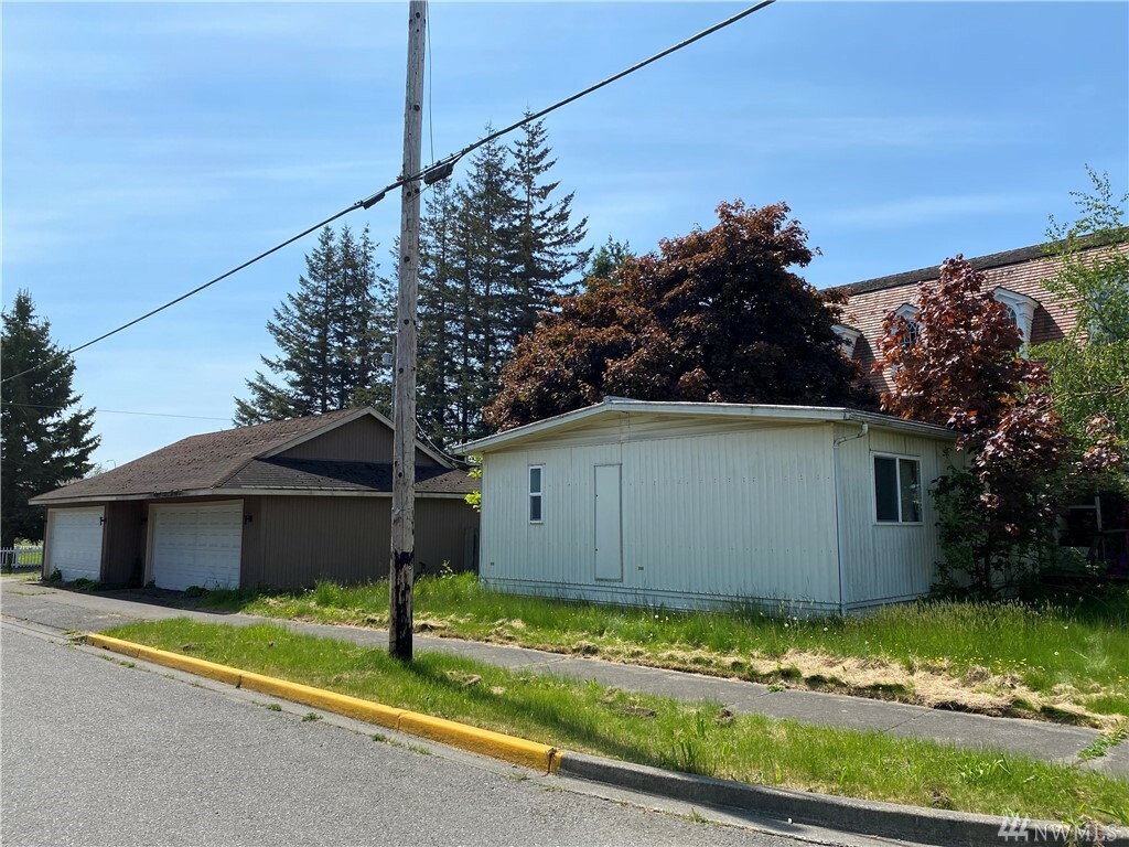 Property Photo: 143 Harrison Ave WA 98295
