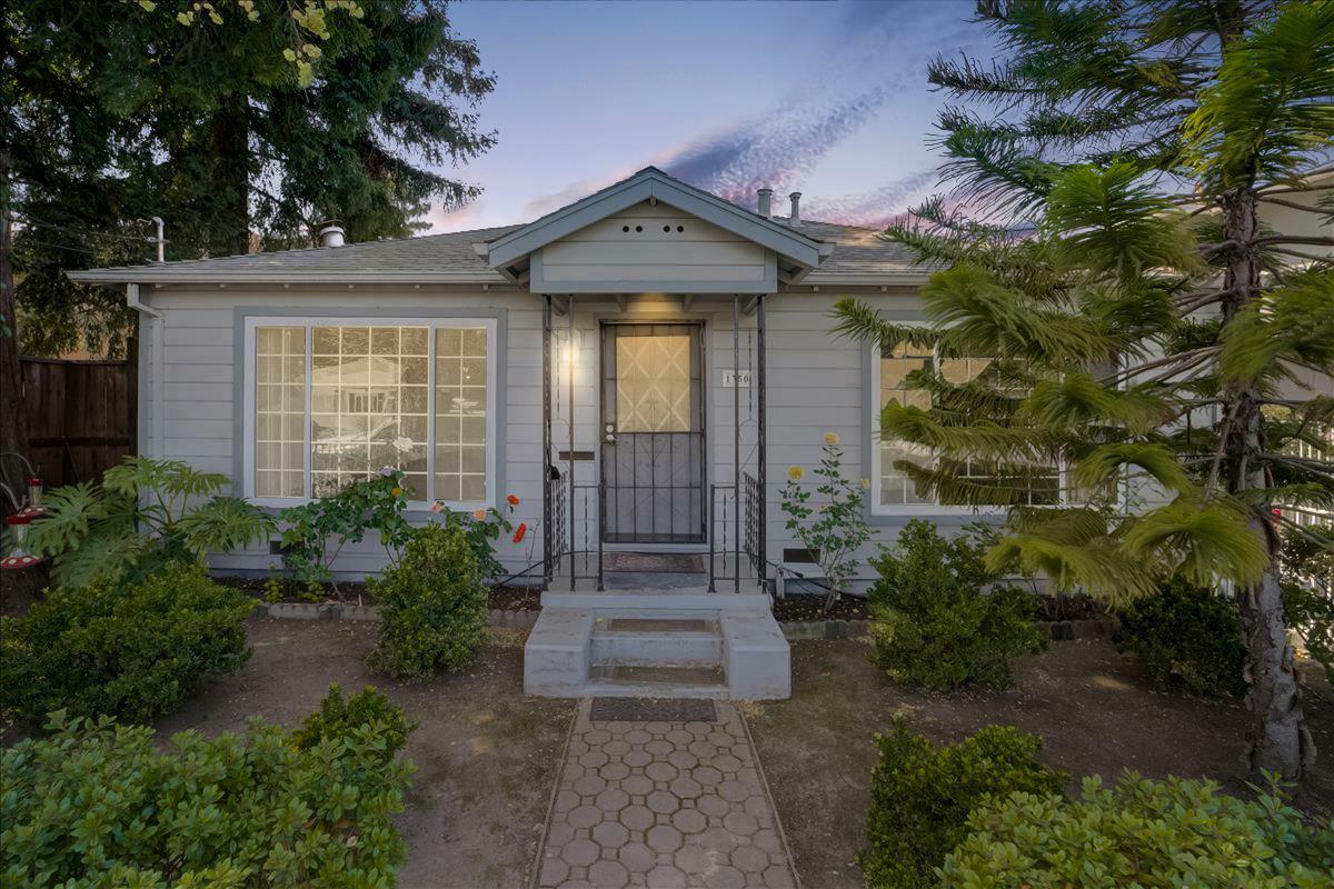 Property Photo:  1350 Hudson Street  CA 94061 