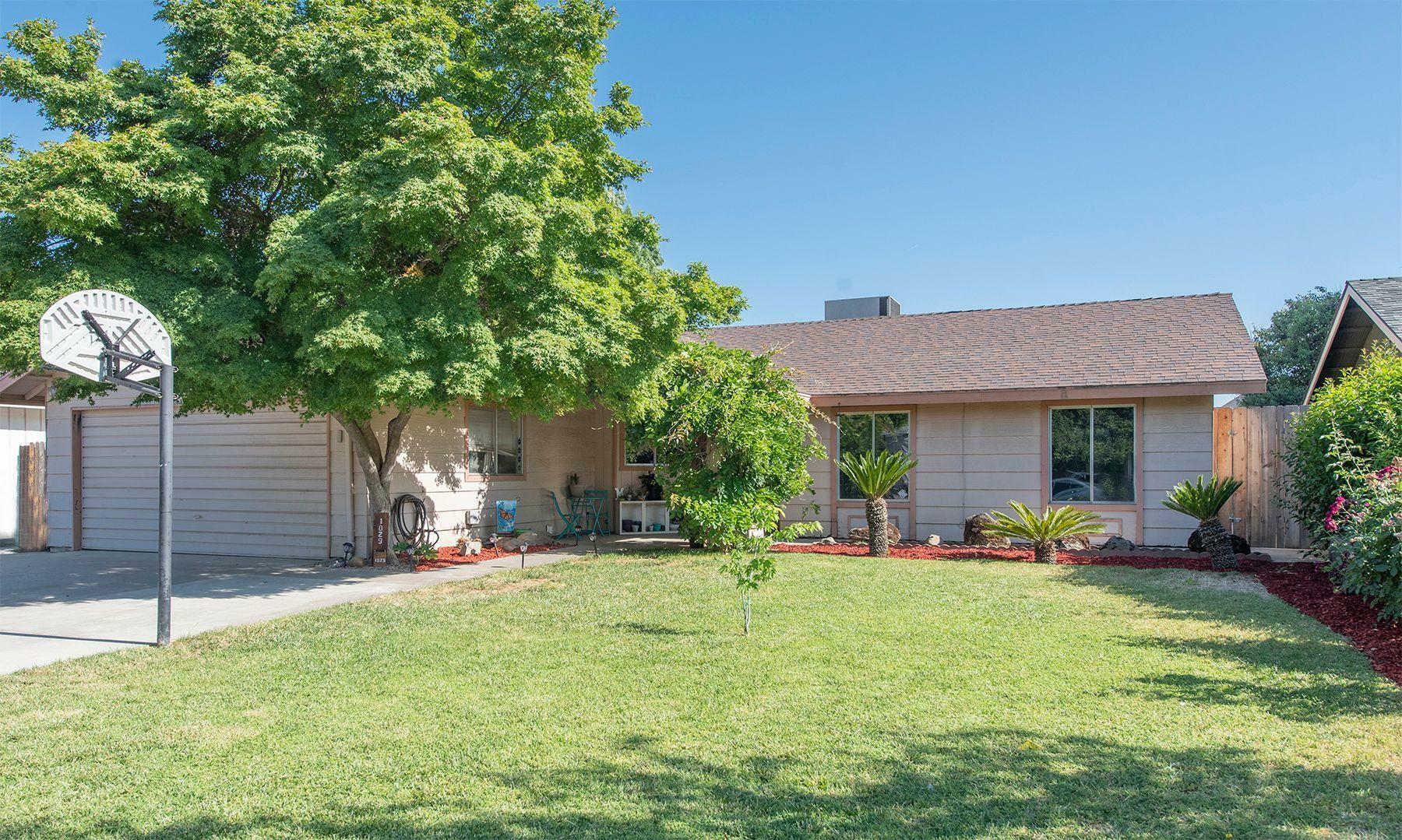 Property Photo:  1829 W Wren Drive  CA 93291 