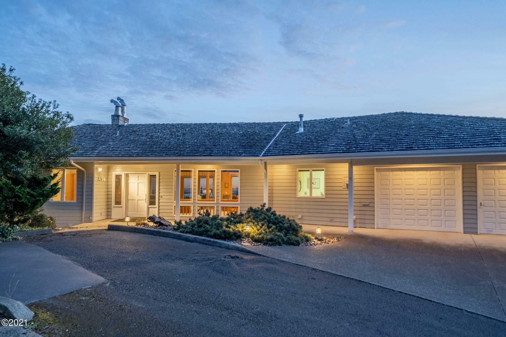 Property Photo: 430 SE Scenic Loop OR 97365