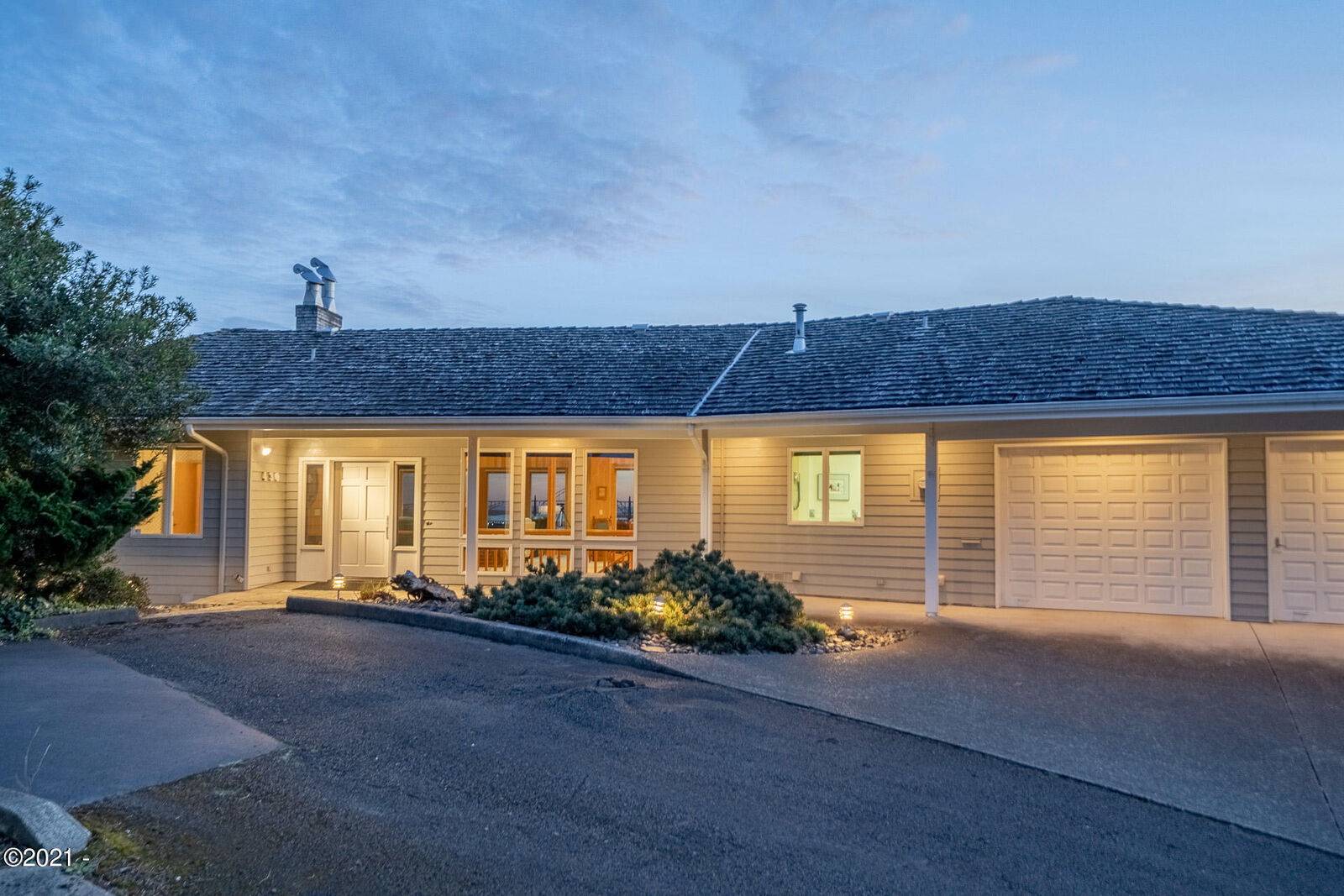 Property Photo:  430 SE Scenic Loop  OR 97365