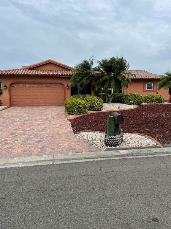 Property Photo:  905 Chipaway Drive  FL 33572 