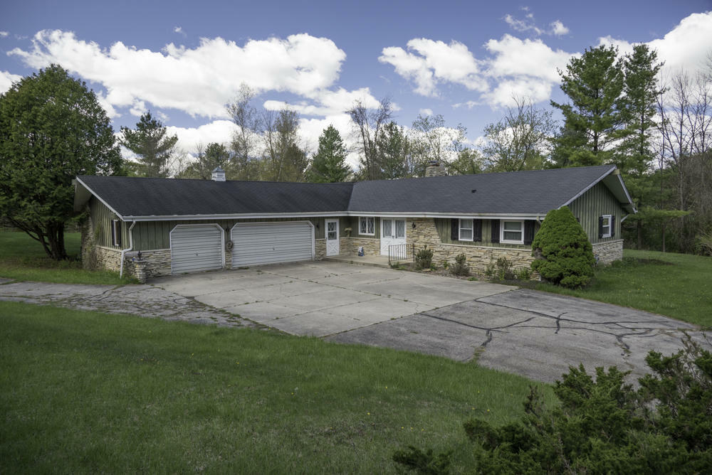 Property Photo: 1255 Emerald Dr WI 53027