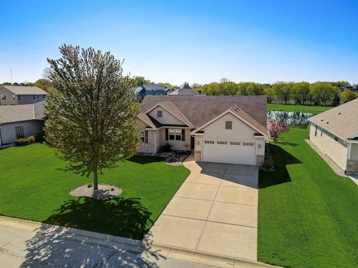 Property Photo:  9631 Prairie Crossing Dr  WI 53126 