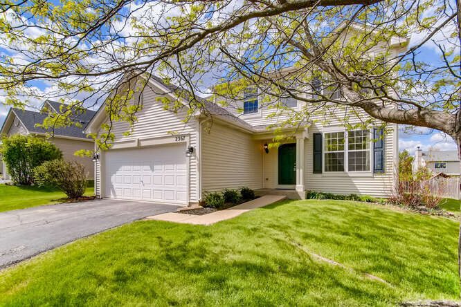 Property Photo: 2367 Castle Pines Lane IL 60503