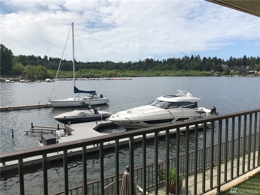 Property Photo:  4561 Lake Washington Blvd NE 206  WA 98033 