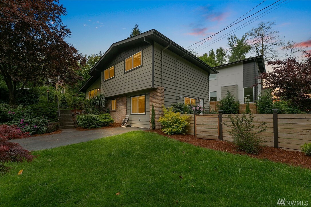 Property Photo:  2400 SW Myrtle St  WA 98106 