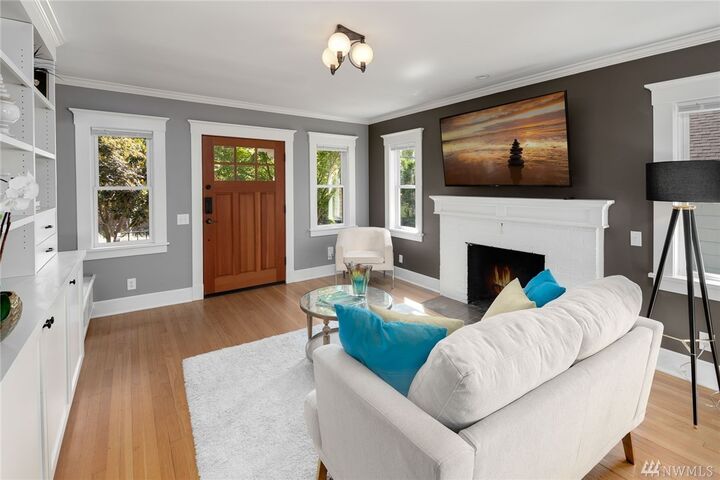 Property Photo: 4207 Thackeray Place NE WA 98105
