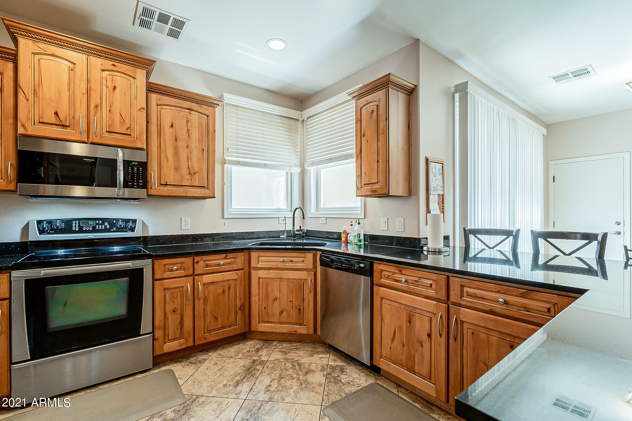 Property Photo: 877 S Huish Drive AZ 85296