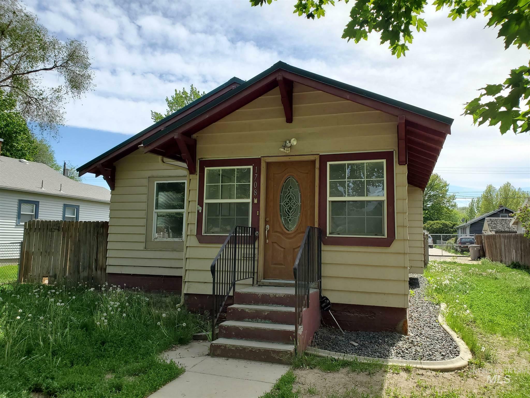 Property Photo:  1708 Arthur St  ID 83605 