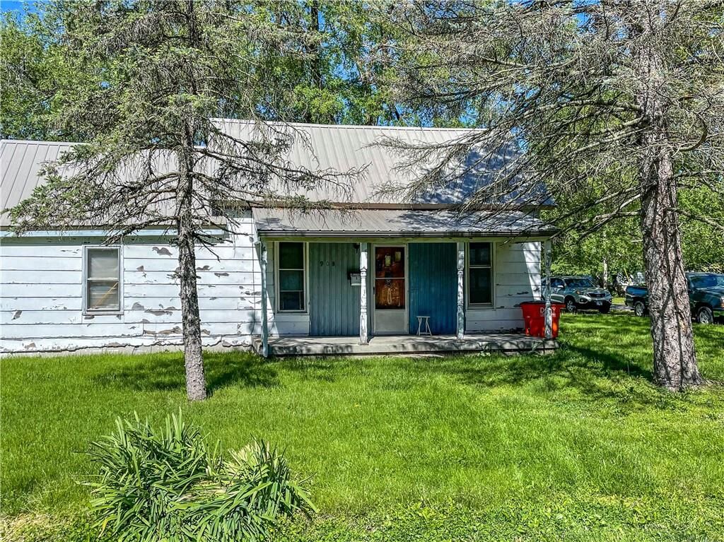 Property Photo:  903 S Worth Street  IL 61951 
