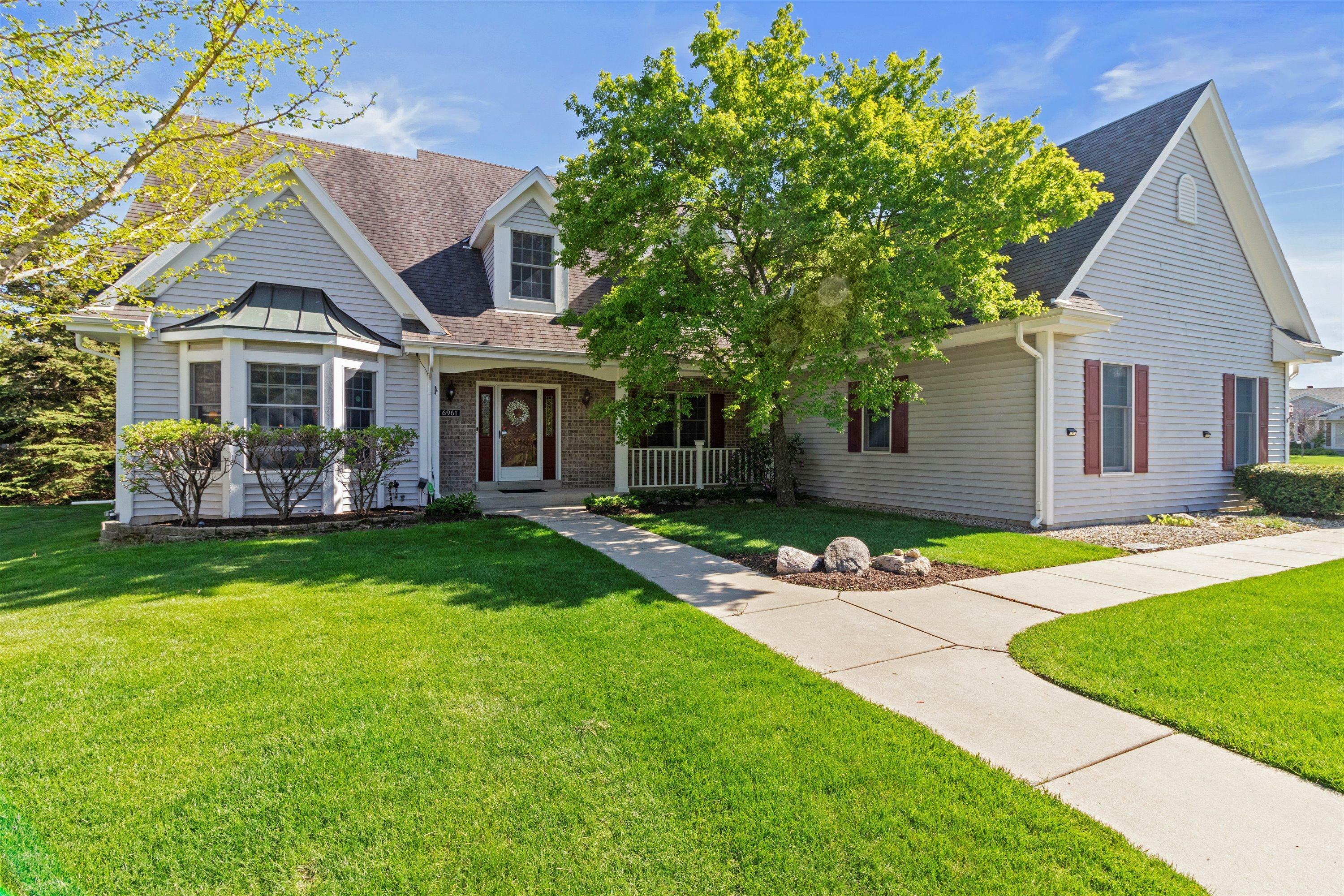 Property Photo: 6961 W Pineberry Ridge WI 53132