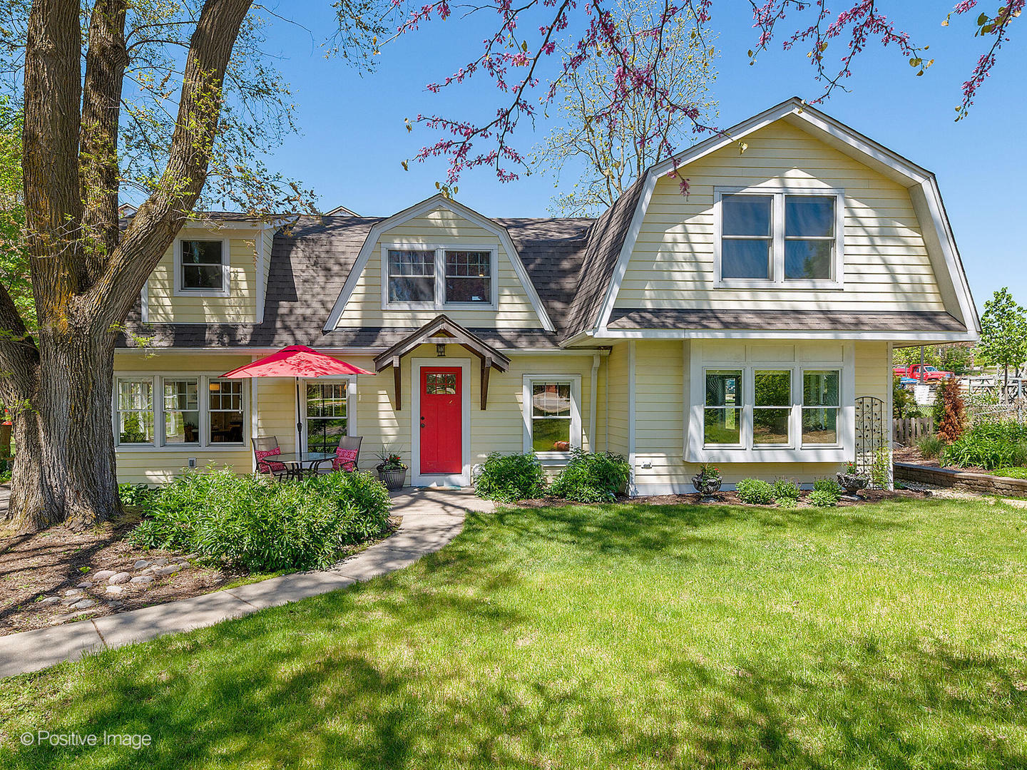 Property Photo: 27W560 Beecher Avenue IL 60190