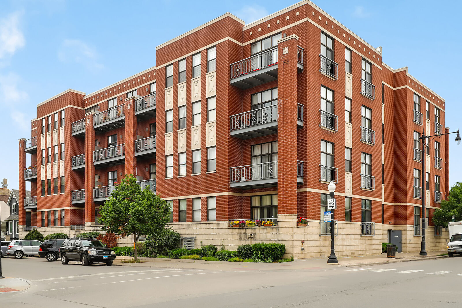 Property Photo:  4011 N Francisco Avenue 201  IL 60618 