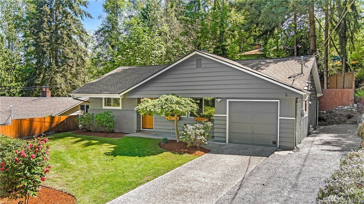 Property Photo:  1701 NE 96th St  WA 98115 