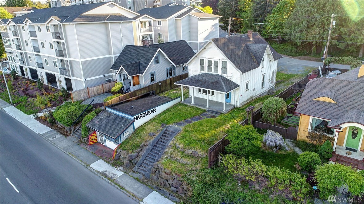 Property Photo: 3618 Rucker Ave WA 98201