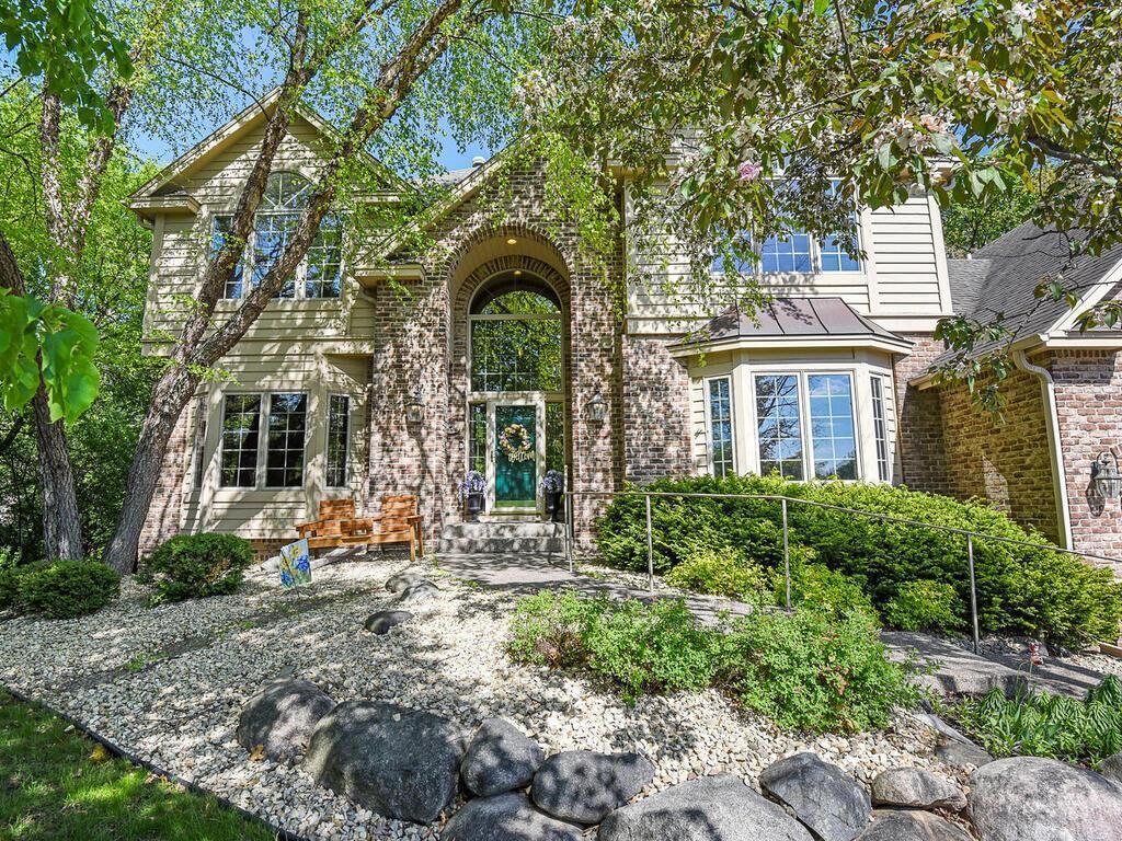 Property Photo:  14721 Summit Oaks Drive  MN 55337