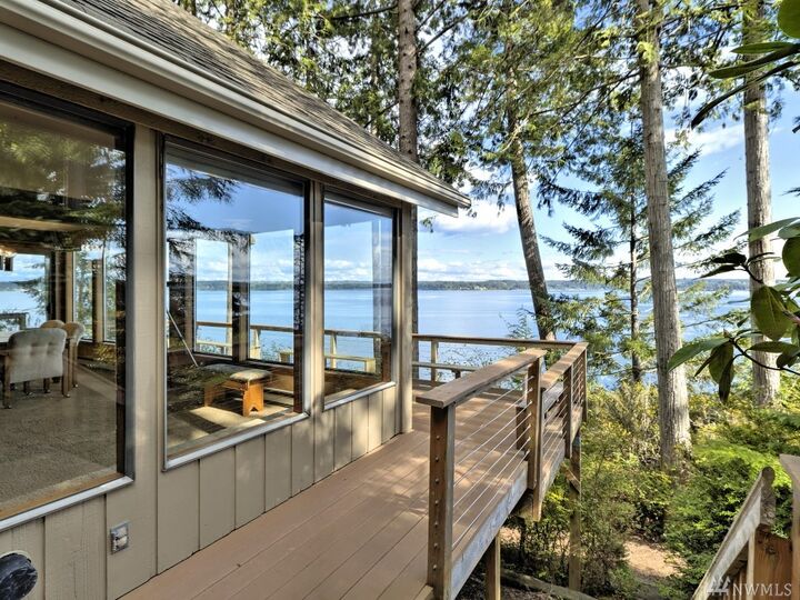 Property Photo: 466 E Chesapeake Dr WA 98584