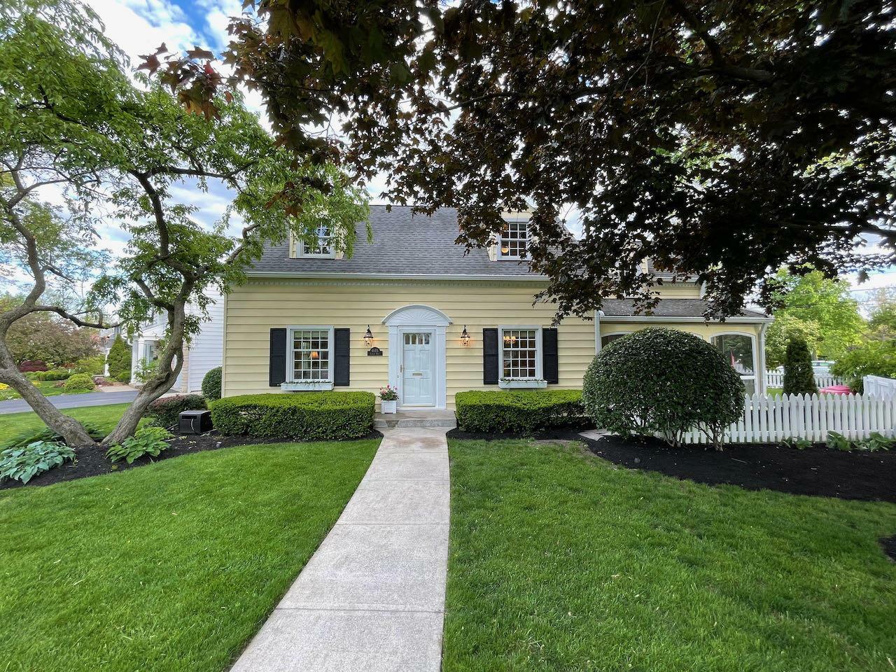 Property Photo: 1555 Cardiff Road OH 43221