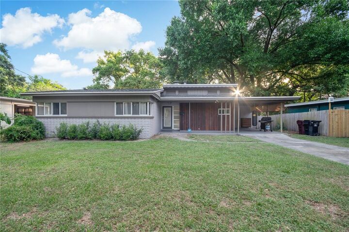 Property Photo: 302 S Hampton Avenue FL 32803