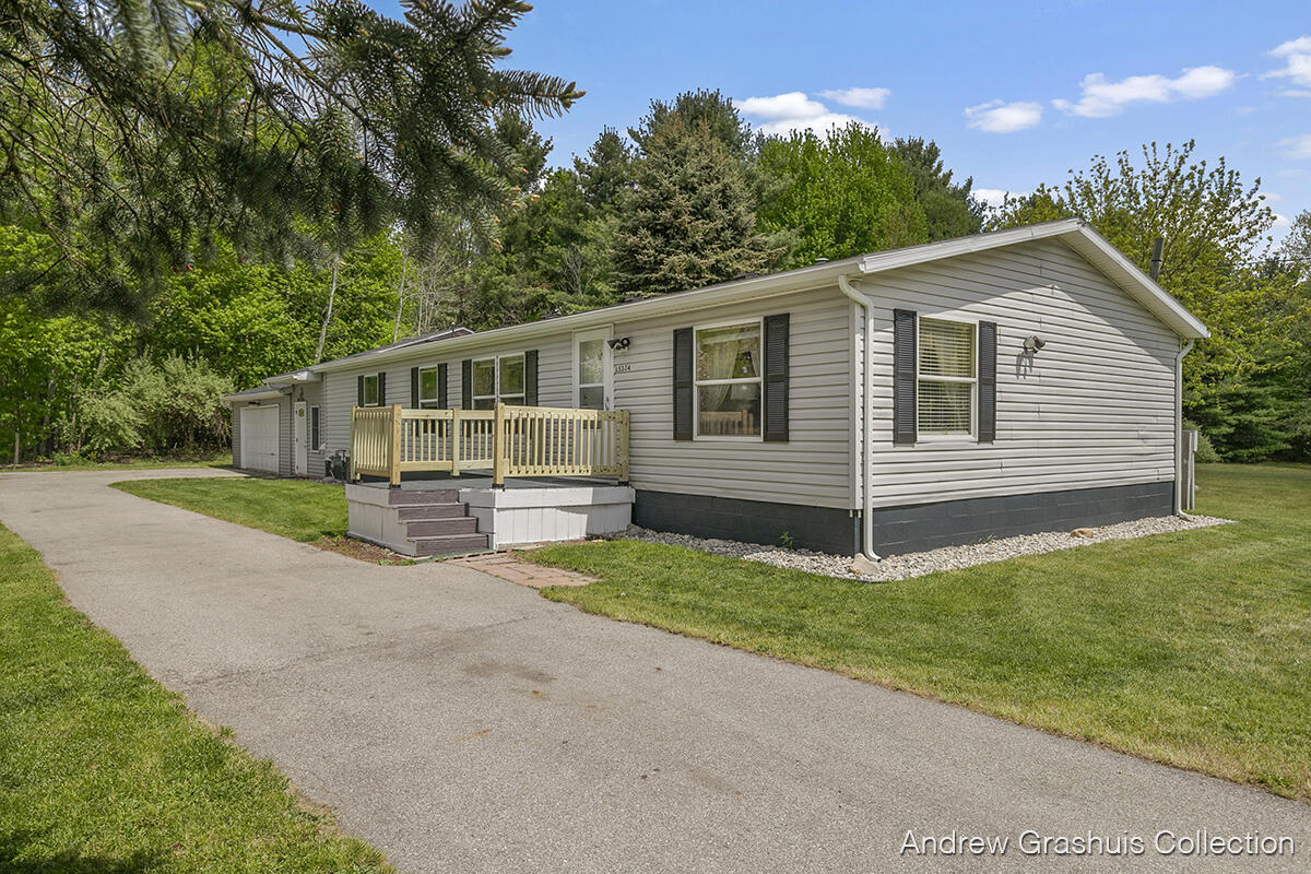 Property Photo:  15334 Simmons Avenue NE  MI 49319 