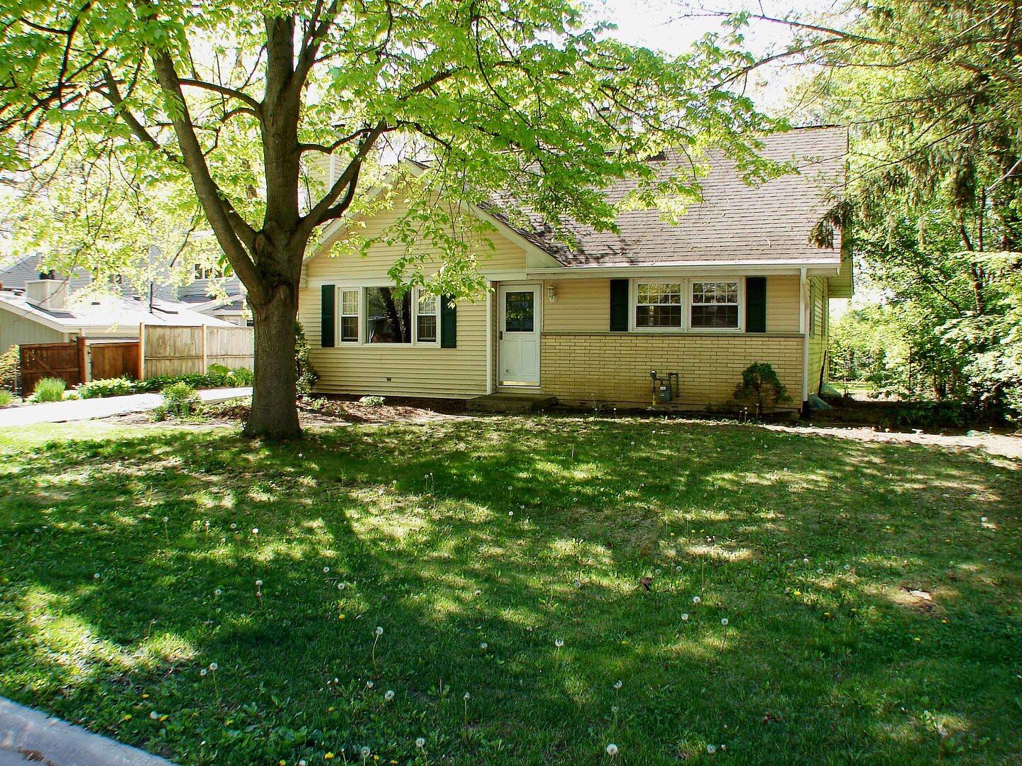 Property Photo: 309 Dunbar Road IL 60060
