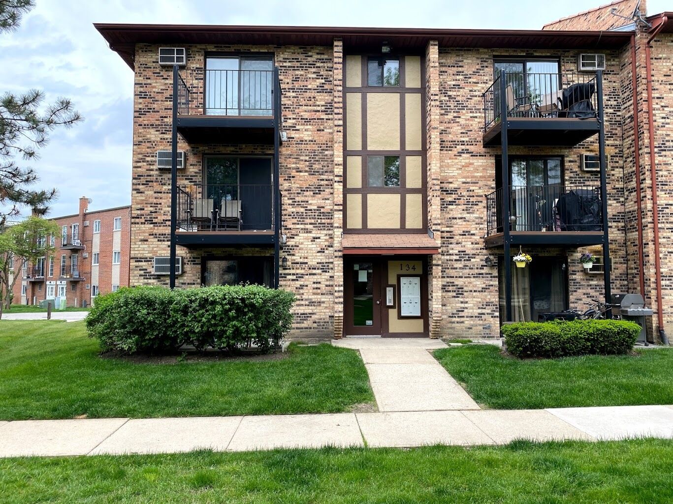 Property Photo: 134 Klein Creek Court 1A IL 60188