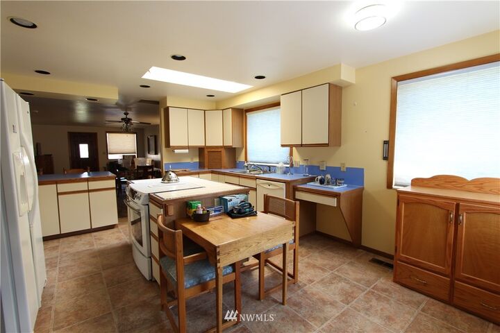 Property Photo:  312 W 10th Street  WA 98362 