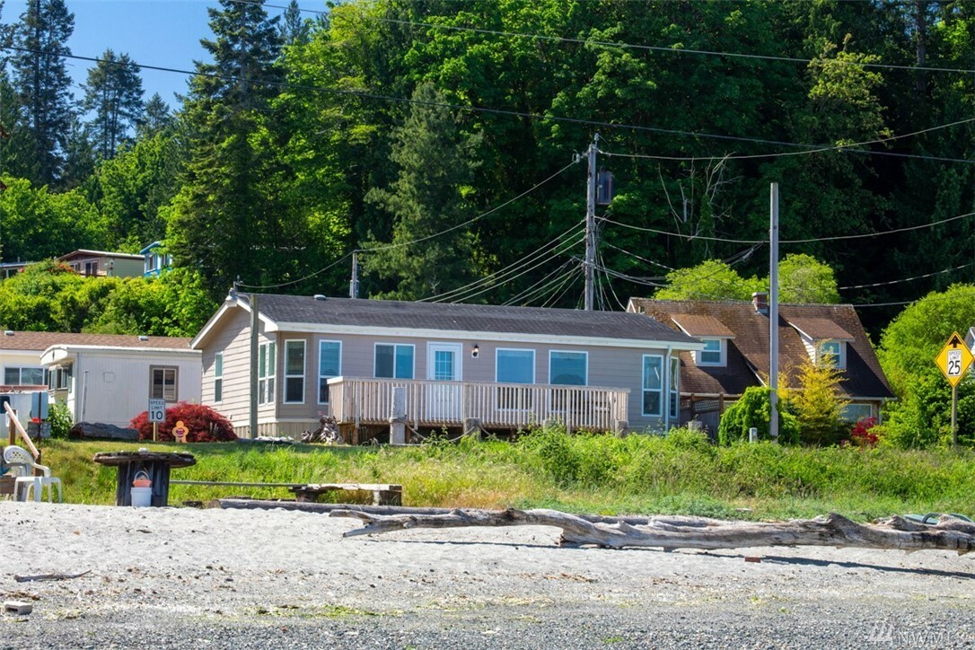 Property Photo:  4449 Beach Dr E 1  WA 98366 