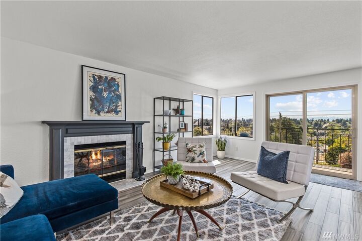 Property Photo:  10106 Greenwood Ave N 304  WA 98133 