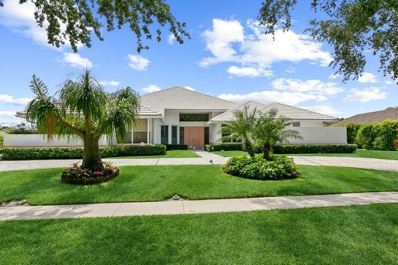 Property Photo:  3131 Embassy Drive  FL 33401 