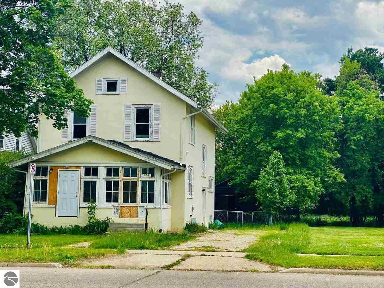 Property Photo:  224 E Center Street  MI 48801 