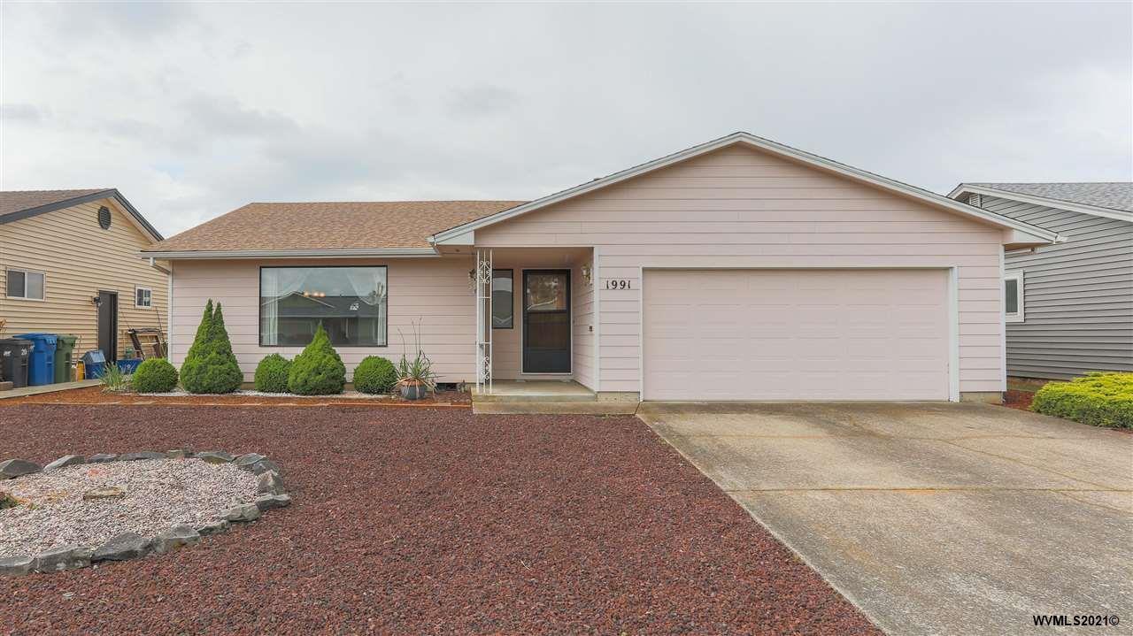 Property Photo:  1991  Astor Wy  OR 97071 