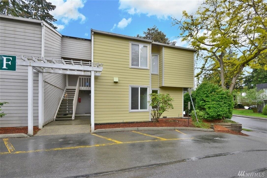 Property Photo:  802 Pike St NE F4  WA 98002 