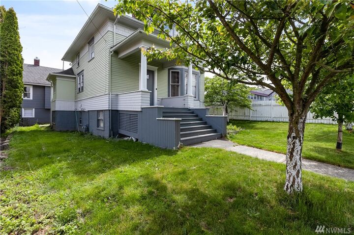 Property Photo:  1300 Humboldt St  WA 98225 