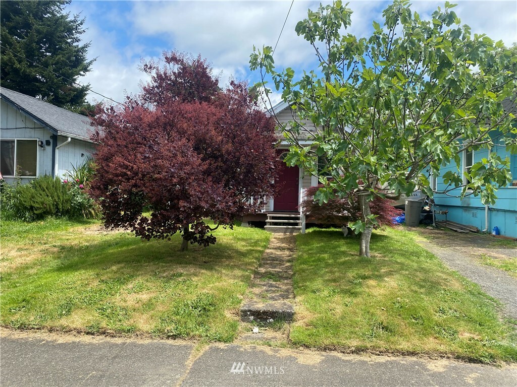 Property Photo:  316 NW 2nd Avenue  WA 98626 