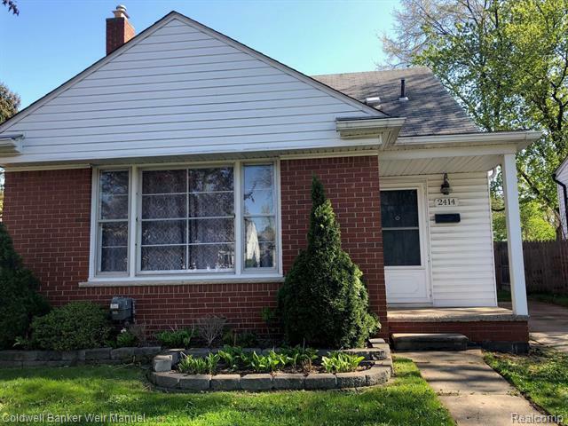 Property Photo: 2414 Lincoln Avenue E MI 48067