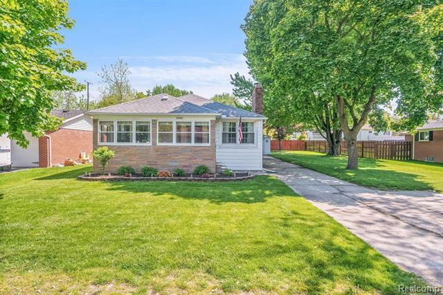 Property Photo: 27076 Ford Avenue MI 48134
