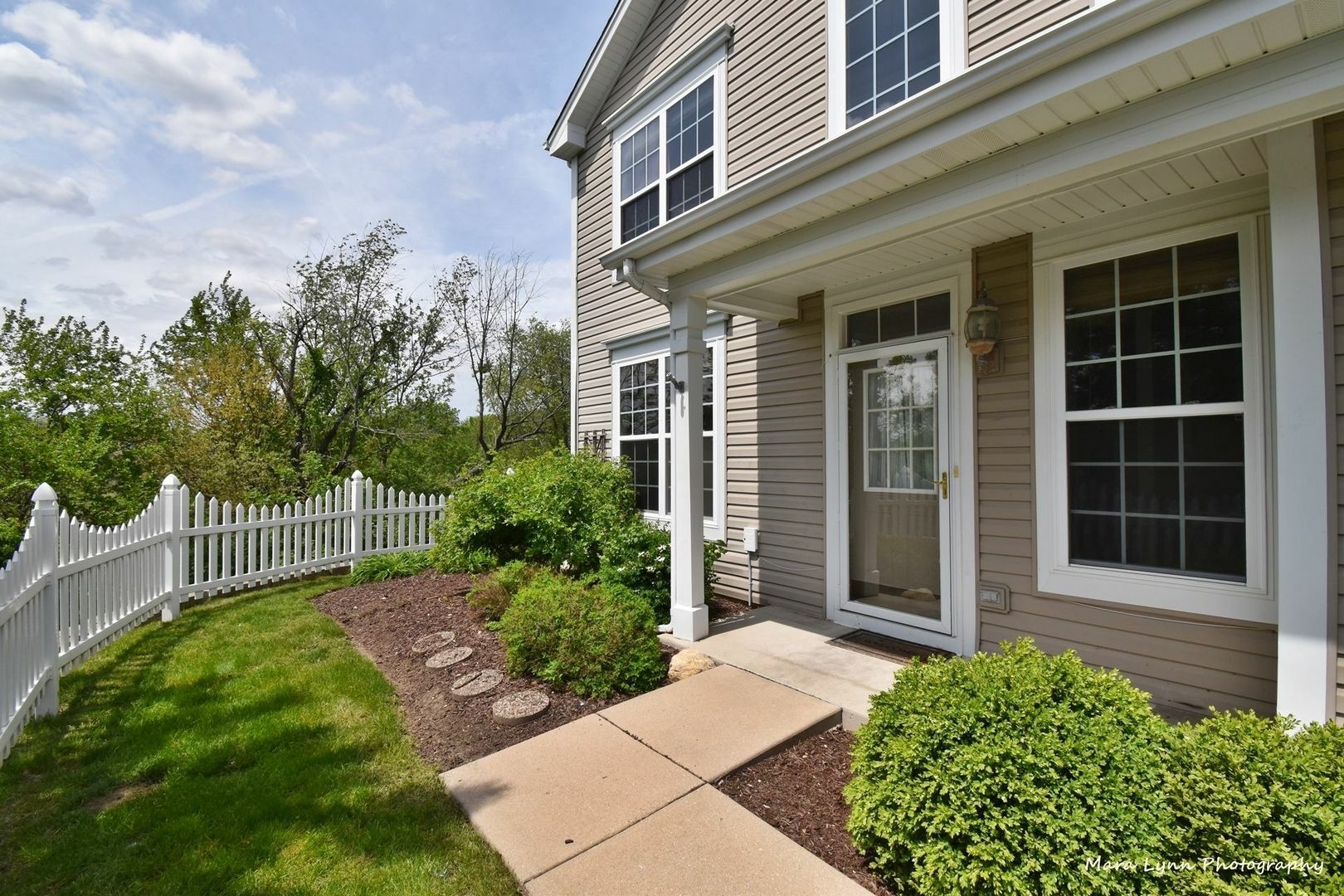 Property Photo: 294 Whitfield Drive B IL 60554