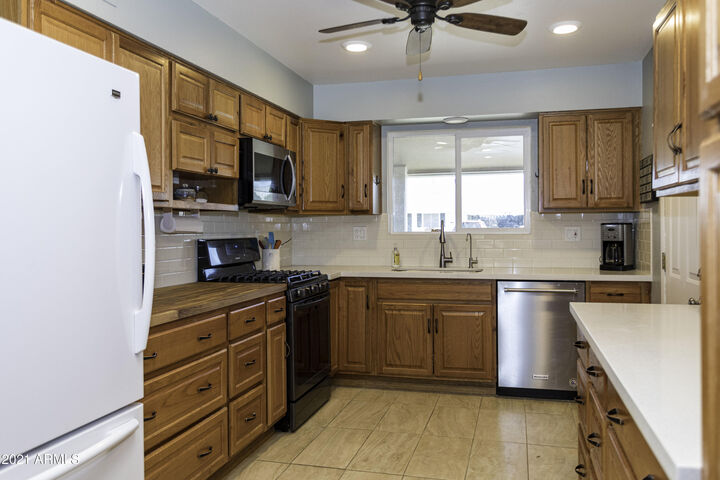 Property Photo: 10214 W Cumberland Drive AZ 85351