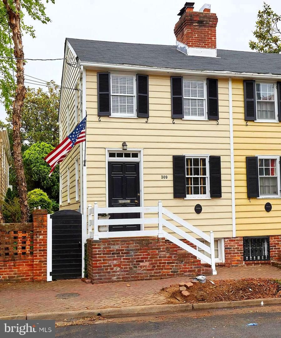 Property Photo:  309 N Saint Asaph Street  VA 22314 