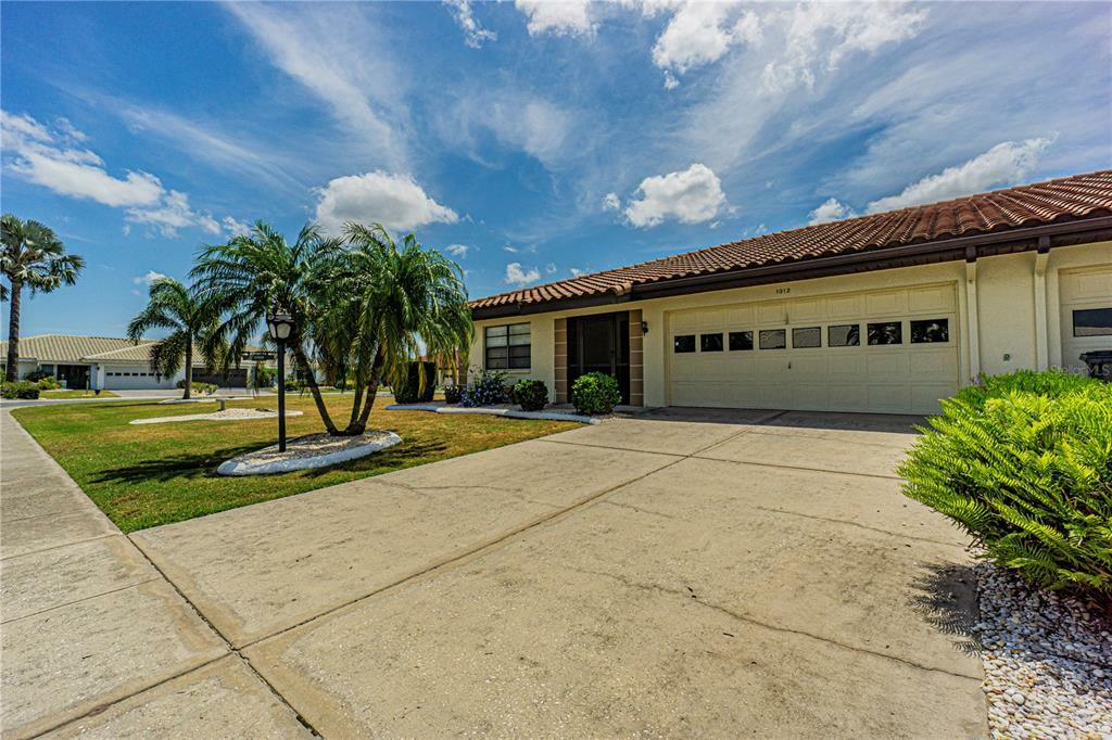 Property Photo:  1012 Ardmore Way  FL 33573 