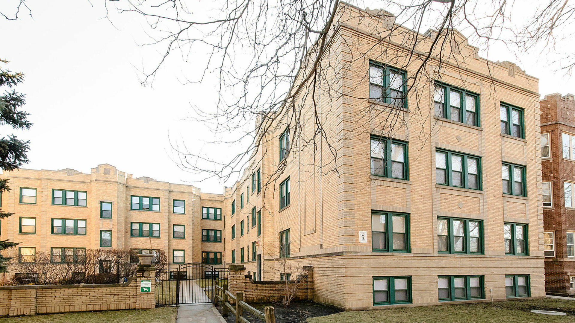 Property Photo:  4025 N Mozart Street 3  IL 60618 