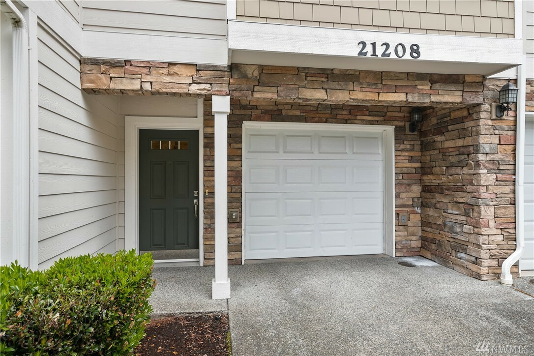 Property Photo:  21208 11th Dr SE  WA 98021 